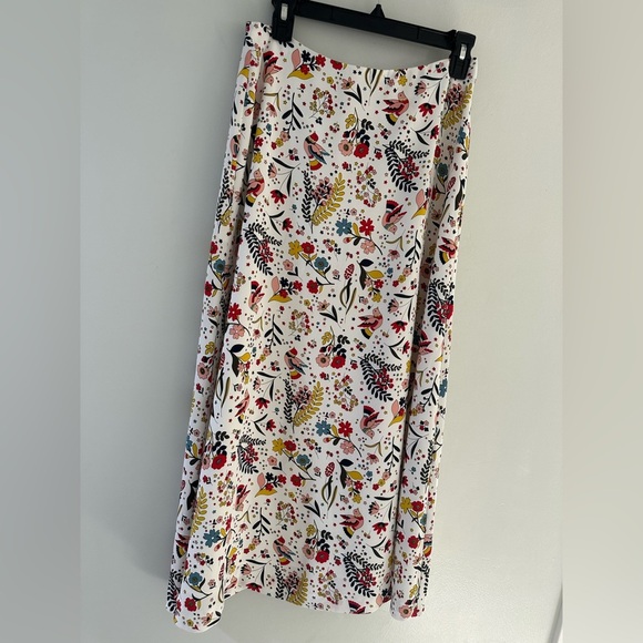 Boden Floral Midi Skirt - Multicolor has these stains on the inside of the skirt - Picture 6 of 10